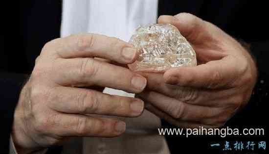 世界最穷国家又挖出超大钻石 这颗钻石重达476克拉钻石