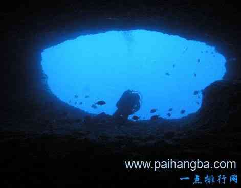 世界上最神秘的潜水宝地 伯利兹大蓝洞犹如海上的蓝色宝珠