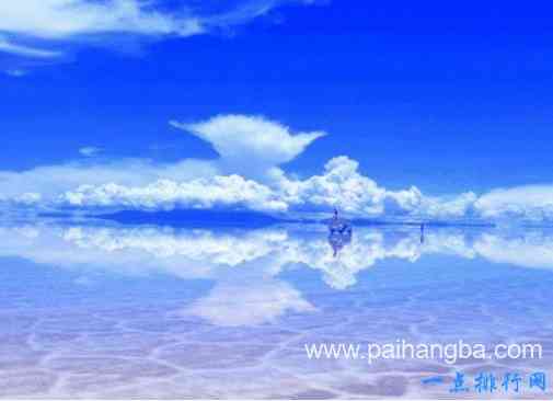 世界最大的盐层覆盖荒原 乌尤尼盐沼能倒映出天空的场景