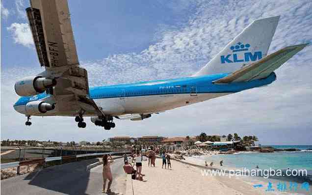 世界上最危险的海滩 抬头就是飞机的Maho海滩