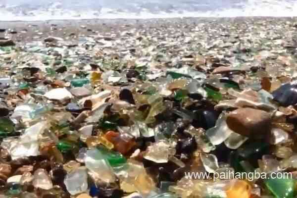 世界上最漂亮的垃圾海滩 每年上1000人去捡玻璃珠宝