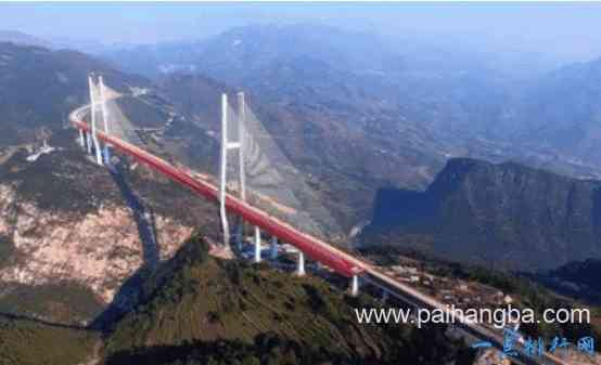 世界上最高的桥梁，北盘江大桥垂直高度为565米（相当于200层楼高）