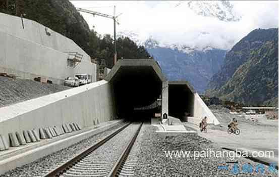 世界上最长隧道通车，圣哥达基线隧道穿越阿尔卑斯山约17分钟