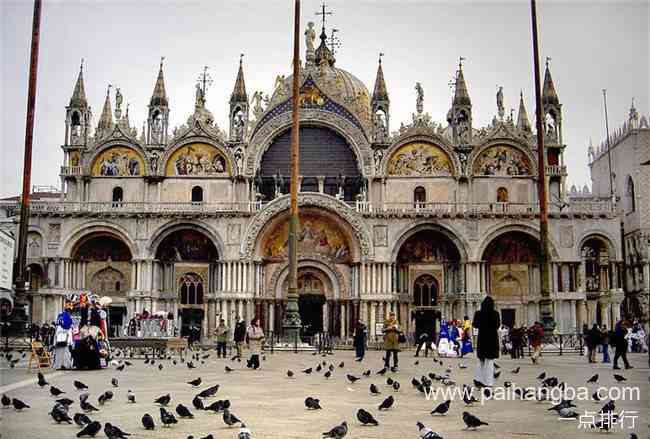 欧洲十大著名教堂 排名第一的米兰大教堂历时600年才竣工