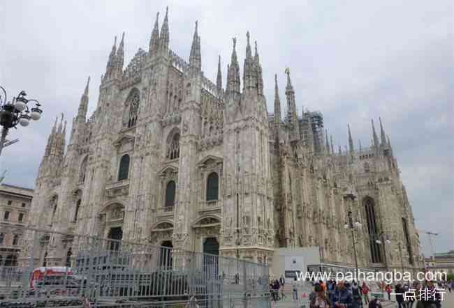 欧洲十大著名教堂 排名第一的米兰大教堂历时600年才竣工