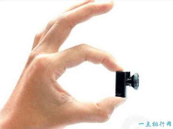 世界上最小的音乐播放器，可以放在耳朵里的播放器