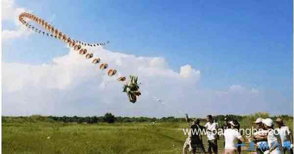 世界上最大的风筝 长达八公里的巨龙