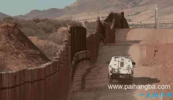 世界上最奇葩的10条国界线 美国和墨西哥边境每年几亿人偷渡